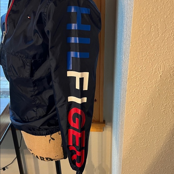 Bots Tommy Hilfiger navy blue water resistant pullover size 8/10 - Picture 2 of 9